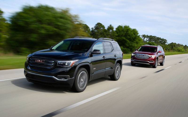 Comparison GMC Acadia Limited 2017 vs GMC Acadia Denali 2017